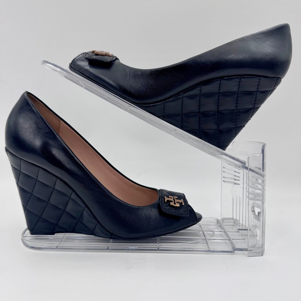 Tory Burch Leila Women 8.5M Black Leather Quilted Peep Toe Wedge Pumps Gold Logo - Picture 8 of 9